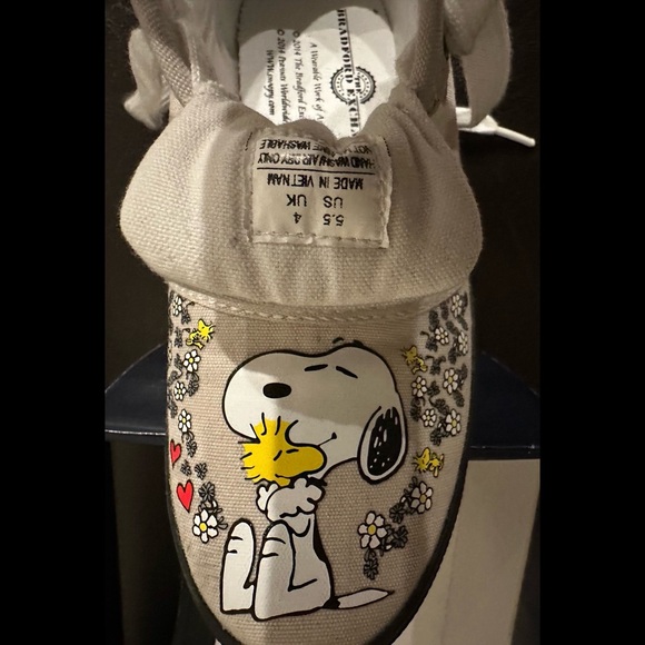 PEANUTS "Happiness Is Friendship" Women's Sneakers - Picture 3 of 5